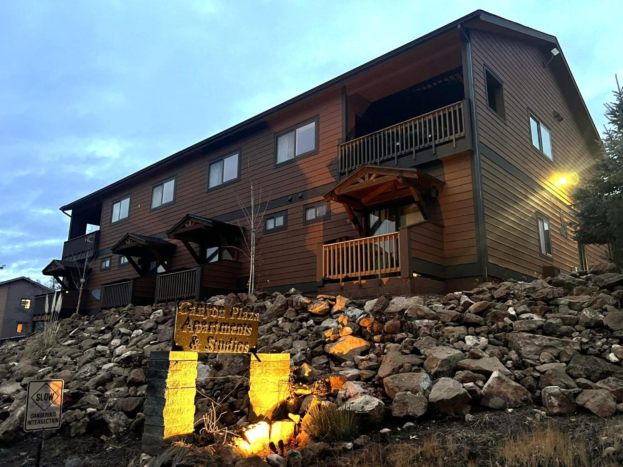 Canyon Plaza Premier Studio And Apartments Tusayan Eksteriør billede